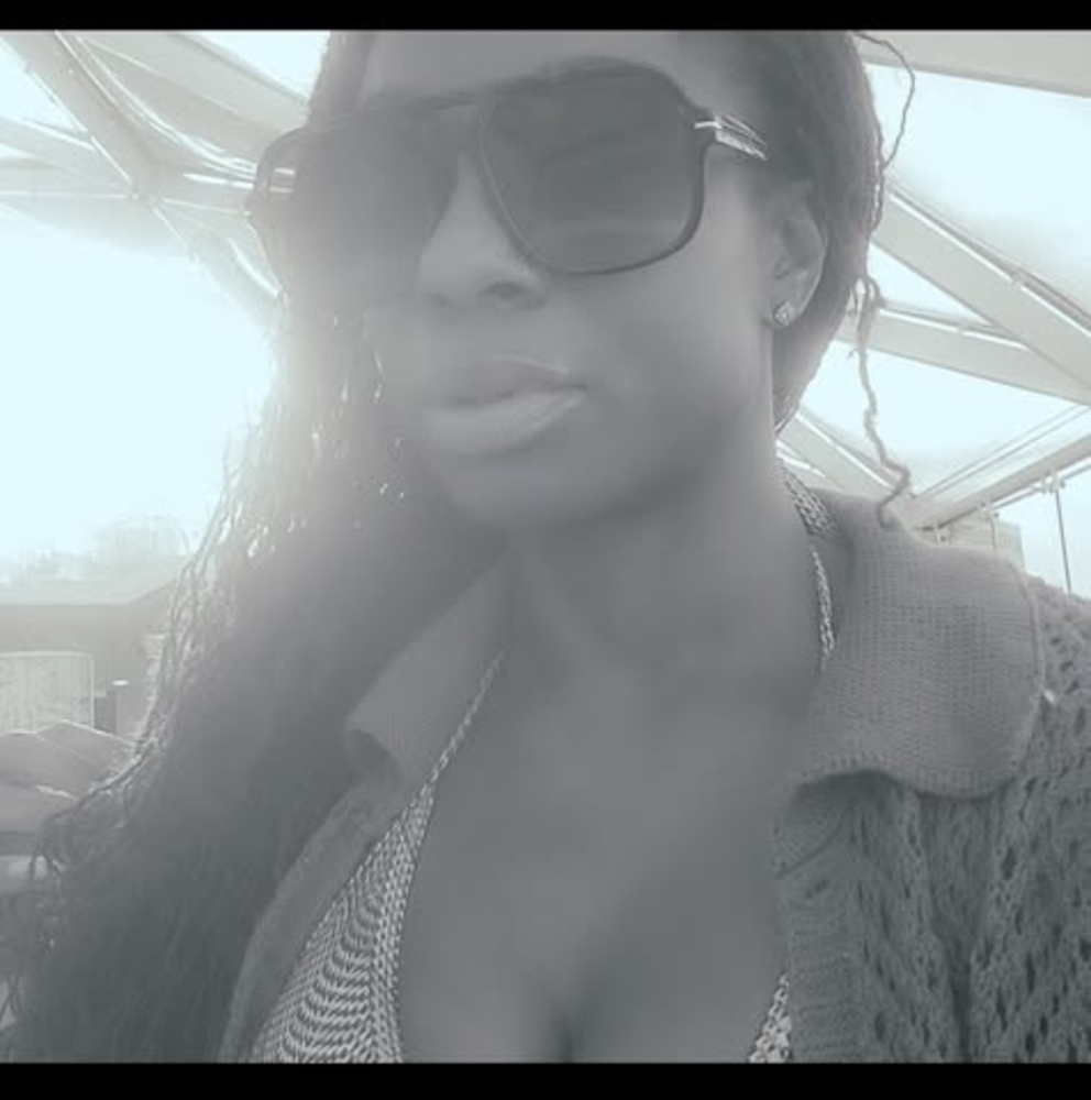 Meet your Posher, Dee
